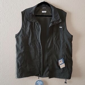 Columbia large teal men's vest UPF 50
